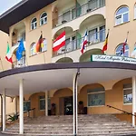 Majestic Hotel 4*