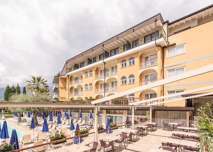 Отель Majestic Palace 4*