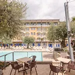 Majestic Palace فندق مالتشيزينيه