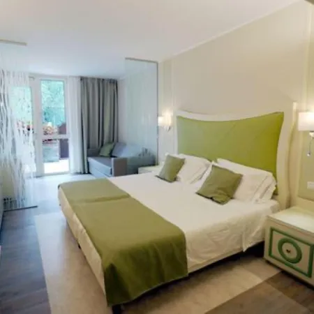 Majestic Palace Hotell 4*