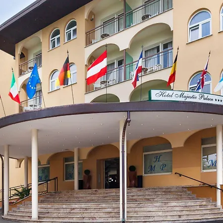 Majestic Palace Hotell 4*